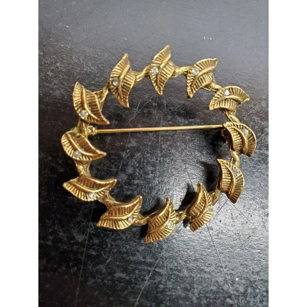 Vintage Gold Leaves with‎ stone in each leaf Brooch Pin Jewelry